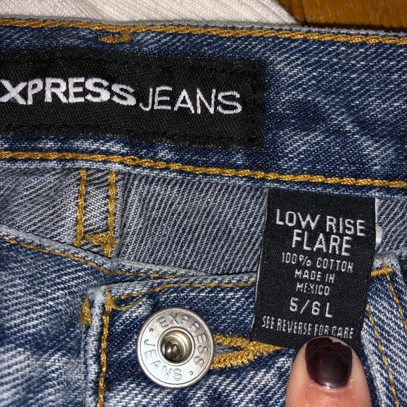 Express Denim 5/6 L Relaxed Fit Low Rise Flare - Picture 5 of 6